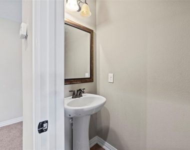 21735 E Carolina Green Drive - Photo Thumbnail 9