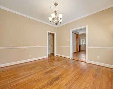 1918 Wentworth Street - Photo Thumbnail 10