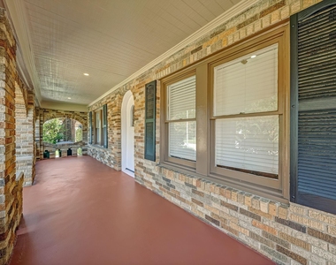 1918 Wentworth Street - Photo Thumbnail 2