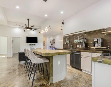 475 Pinnacle - Photo Thumbnail 6