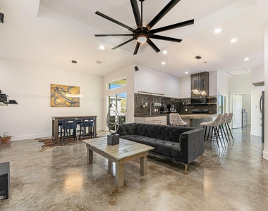 475 Pinnacle - Photo Thumbnail 5