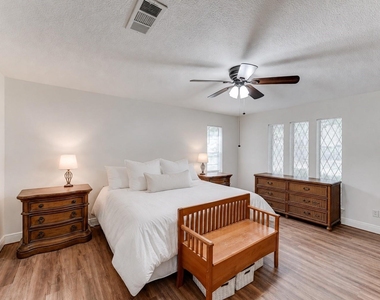 16310 Acapulco Drive - Photo Thumbnail 8