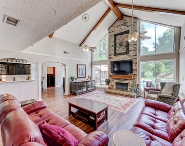 16310 Acapulco Drive - Photo Thumbnail 6