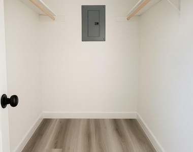 1411 Kingston Drive - Photo Thumbnail 4