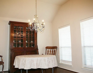 868 Sierra Brook Lane - Photo Thumbnail 2