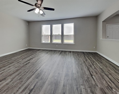 2902 Crestbrook Bend Lane - Photo Thumbnail 1