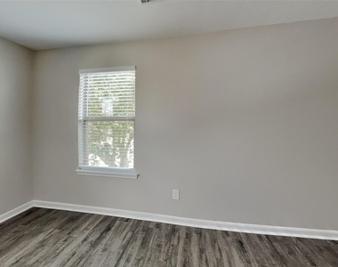 2902 Crestbrook Bend Lane - Photo Thumbnail 18