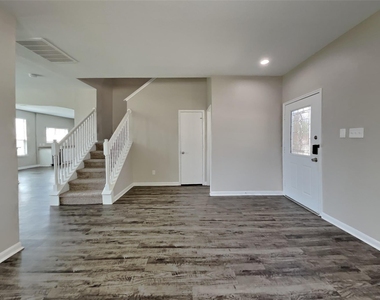 2902 Crestbrook Bend Lane - Photo Thumbnail 6