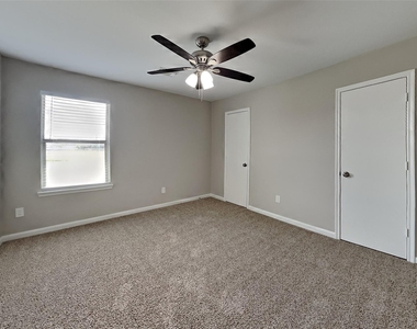 2902 Crestbrook Bend Lane - Photo Thumbnail 15