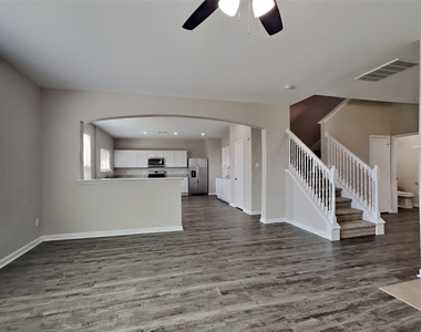 2902 Crestbrook Bend Lane - Photo Thumbnail 2