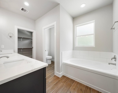 731 Magnolia Point Drive - Photo Thumbnail 32