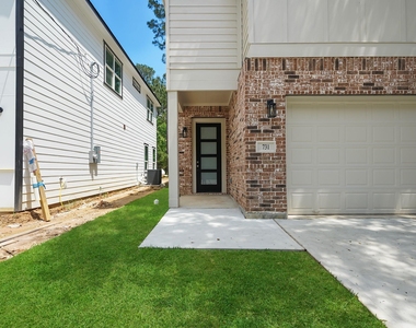 731 Magnolia Point Drive - Photo Thumbnail 3