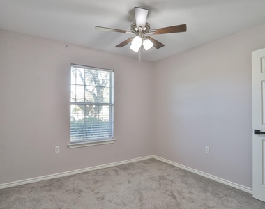4002 Avenue N 1/2 - Photo Thumbnail 15