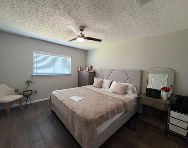 4430 Hawk Meadow Drive - Photo Thumbnail 3