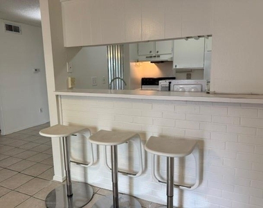 121 E 12th Street - Photo Thumbnail 7