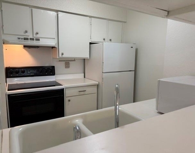 121 E 12th Street - Photo Thumbnail 9