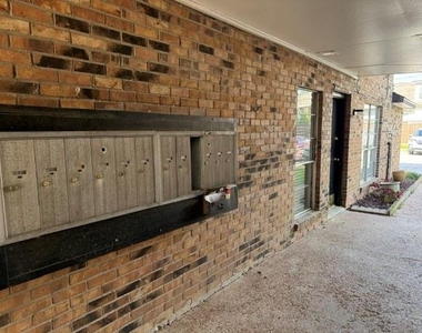 121 E 12th Street - Photo Thumbnail 16
