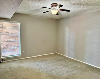 121 E 12th Street - Photo Thumbnail 10