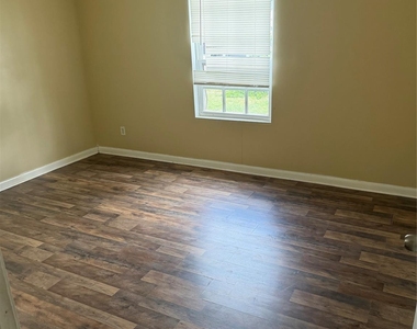 2415 Huntington Drive - Photo Thumbnail 6