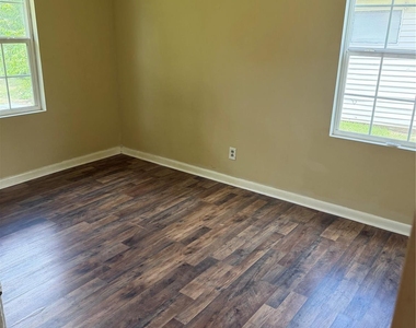 2415 Huntington Drive - Photo Thumbnail 3