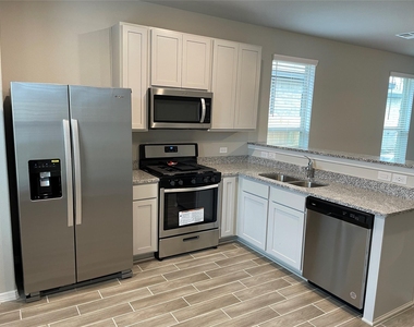 823 Redinger Ridge Drive - Photo Thumbnail 3