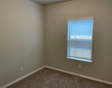 823 Redinger Ridge Drive - Photo Thumbnail 10