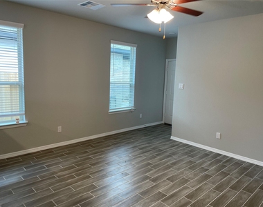 823 Redinger Ridge Drive - Photo Thumbnail 4