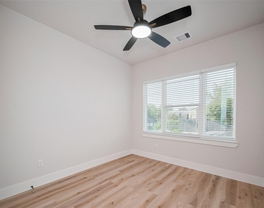 3542 Mt  Pleasant Steet - Photo Thumbnail 12