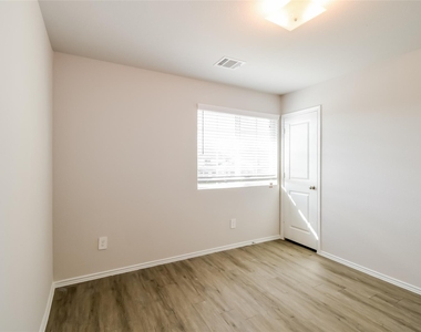 4818 Banyan Tree Trail - Photo Thumbnail 10