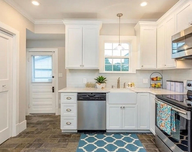 205 E 24th Street - Photo Thumbnail 3