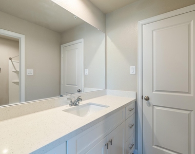 231 Park Place Circle - Photo Thumbnail 5