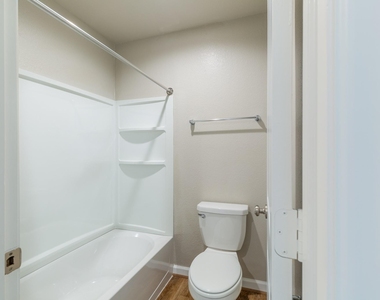 231 Park Place Circle - Photo Thumbnail 6