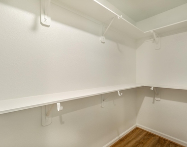 231 Park Place Circle - Photo Thumbnail 7
