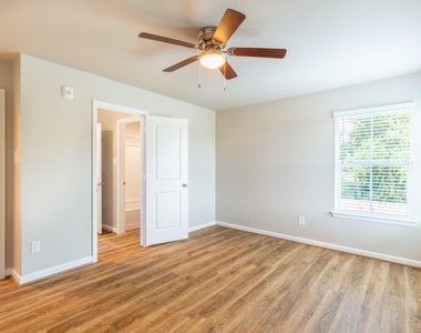 231 Park Place Circle - Photo Thumbnail 4