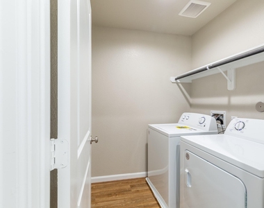 231 Park Place Circle - Photo Thumbnail 16