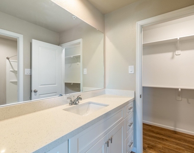 231 Park Place Circle - Photo Thumbnail 8
