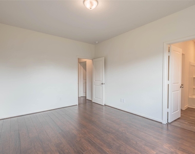 1012 Blue Beech Lane - Photo Thumbnail 6