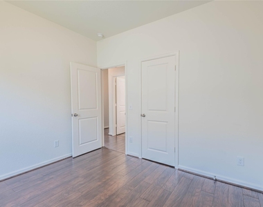 1012 Blue Beech Lane - Photo Thumbnail 12