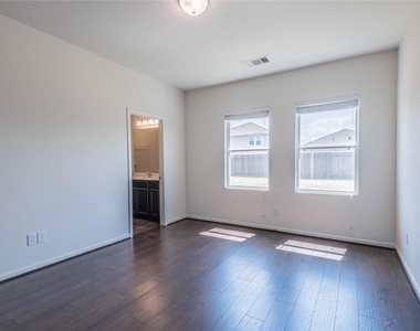 1012 Blue Beech Lane - Photo Thumbnail 11