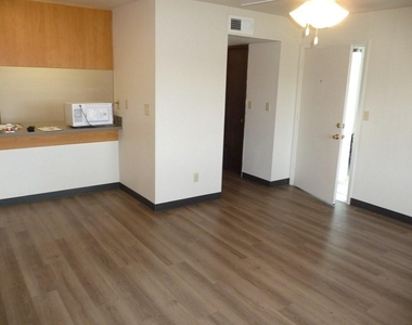 3195 Briarwood Drive - Photo Thumbnail 7