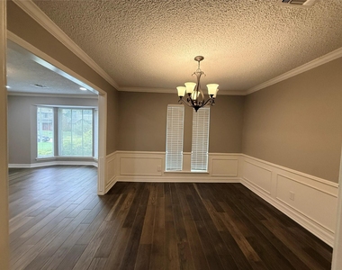 2006 Hamlin Valley Drive - Photo Thumbnail 8