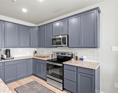 383 Shoreview Drive - Photo Thumbnail 17