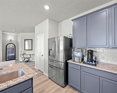 383 Shoreview Drive - Photo Thumbnail 15