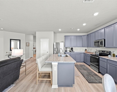 383 Shoreview Drive - Photo Thumbnail 18