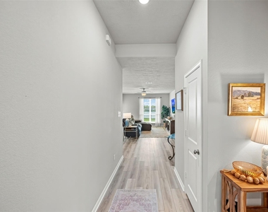 383 Shoreview Drive - Photo Thumbnail 5