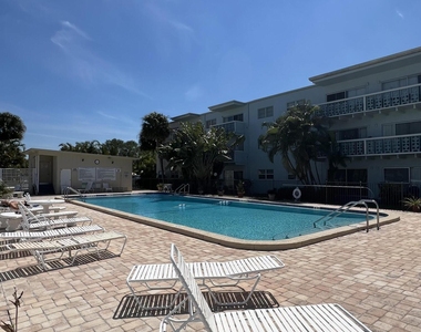 223 Columbia Drive - Photo Thumbnail 16