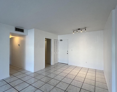 223 Columbia Drive - Photo Thumbnail 2