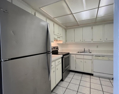 223 Columbia Drive - Photo Thumbnail 3