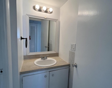 223 Columbia Drive - Photo Thumbnail 9