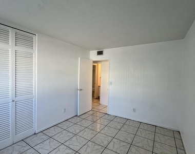 223 Columbia Drive - Photo Thumbnail 6